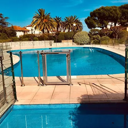 Апартаменты Secured Parc Velusine With Private Parking, Terrace, Pools And Tennis Courts.
